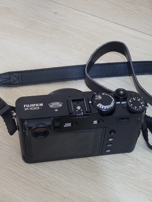 fujifilm x100v Vidéo 4K | Capteur X-Trans CMOS 4 de 26.1 MP | Objectif 23 mm F/2.0 | Processeur X 4 