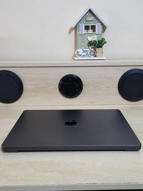 MacBook Pro M3 2024 Noir sidéral | PUCE M3 11 CORE | GPU 14 CORE | 18GB RAM | 512GB SSD | CYCLES 240 | CAPACITÉ BATTERIE 88%