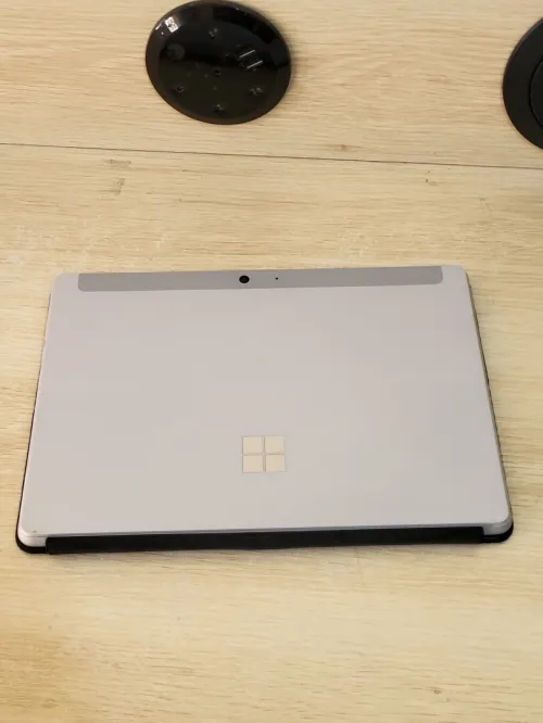 Microsoft Surface GO 2 TACTILE | CORE M3-8100Y 1.61GHz | 8GB RAM | 128GB SSD | | Poids : 544g