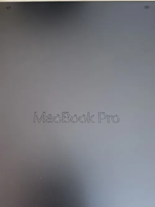 MacBook Pro M3 2024 Noir sidéral | PUCE M3 11 CORE | GPU 14 CORE | 18GB RAM | 512GB SSD | CYCLES 240 | CAPACITÉ BATTERIE 88%