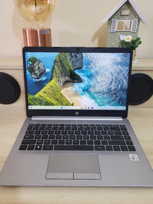 HP 240 G8 14'' FHD - INTEL 10EME GEN CORE i3 1005G1 - 8GB RAM - 256GB SSD - INTEL UHD