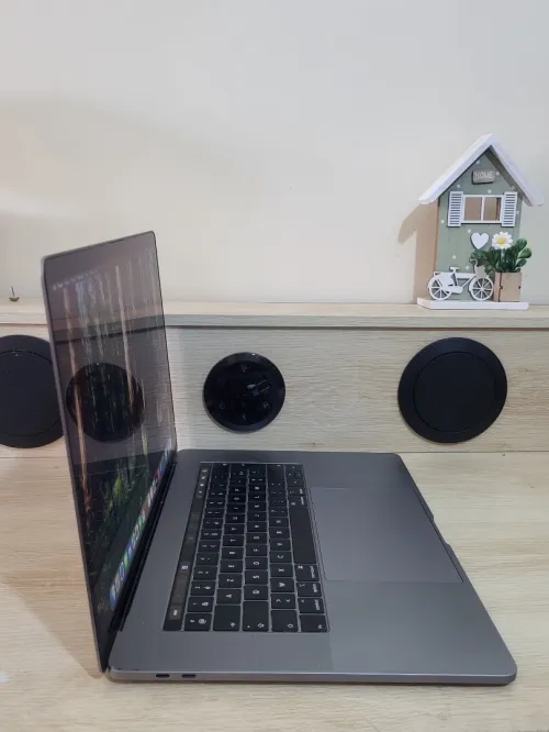 MacBook Pro 16" 2019 | INTEL CORE i7 | 16GB RAM | RADEON PRO 555X 4GB | 256GB NVMe SSD | WORKSATION