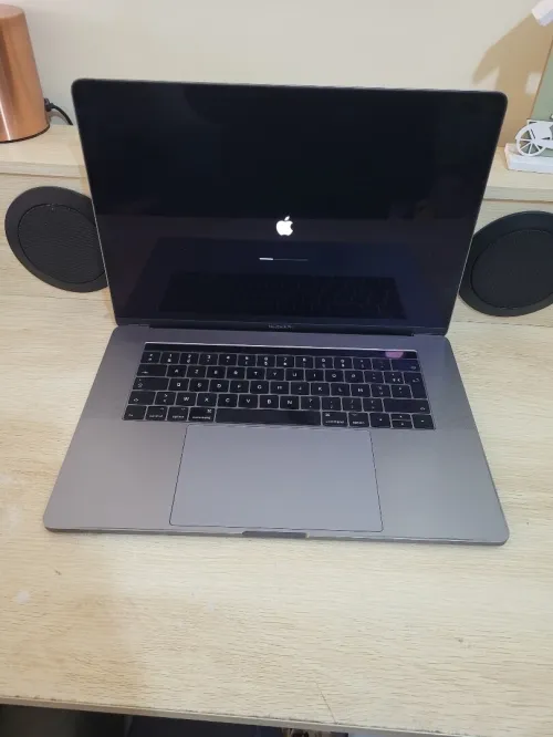 MacBook Pro 15.6" | CORE i7 | 16GB RAM | AMD RADEON PRO 455 2GB | 512GB SSD | GAMME Workstation