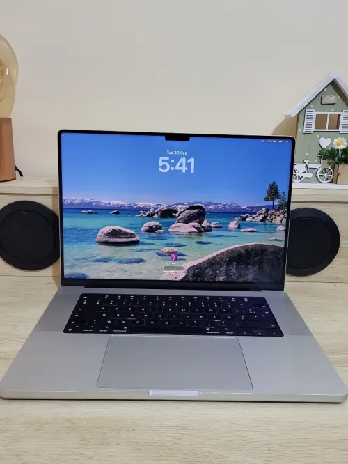 MacBook Pro M1 Max 2021 | 16'' CPU 10 GPU 24 | 32GB RAM | 1TB SSD | CYCLES 79