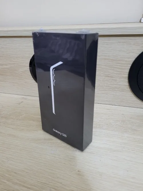 SAMSUNG GALAXY S25 / 12GB RAM / 512GB SILVER SHADOW / ÉTAT NEUF JAMAIS UTILISÉ ( SOUS BLISTER ) non déballée