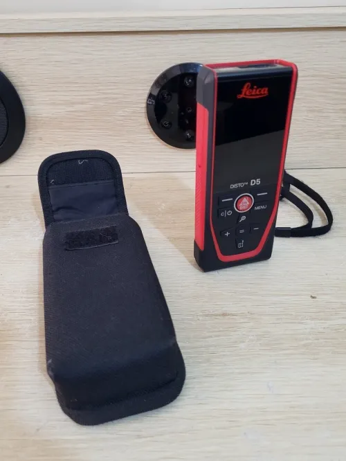 Leica DISTO D5 - télémètre Laser Professionnel avec Bluetooth (appli), viseur numérique (pour intérieur et extérieur) et capteur d'inclinaison pour Mesure de Profil et d'angle