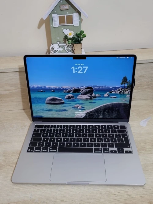 MacBook Air M4 2024 Argent | PUCE M4 8 CORE | GPU 8 CORE | 16GB RAM | 256GB SSD | CYCLES 57 | CAPACITÉ  BATTERIE 100%