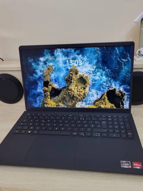 DELL VOSTRO 15.6'' FHD | RYZEN 5 5500U | 8GB RAM | 512GB SSD | AMD RADEON GRAPHICS