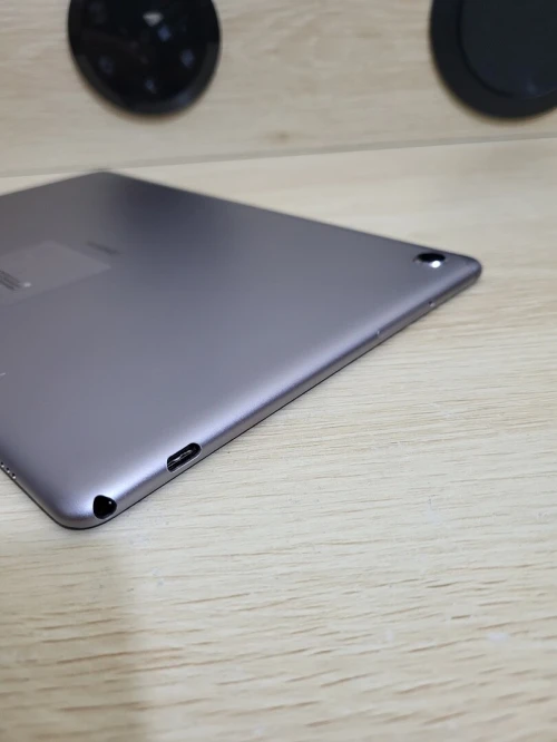 HUAWEI Mediapad M5 Lite Wi-FI Tablette Tactile 10.1" Gris 32GB - 3GB RAM - Bluetooth - Quatre Haut-parleurs