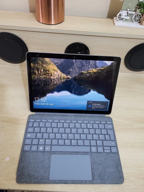 Microsoft Surface GO 2 TACTILE | CORE M3-8100Y 1.61GHz | 8GB RAM | 256GB SSD | LTE 4G | Poids : 544g
