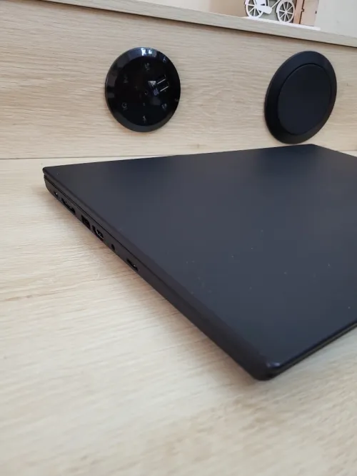 THINKPAD P53s 15.6 FHD | CORE i7 8565U | NVIDIA QUADRO P520 2GB | 8GB RAM | 256 NVME SSD