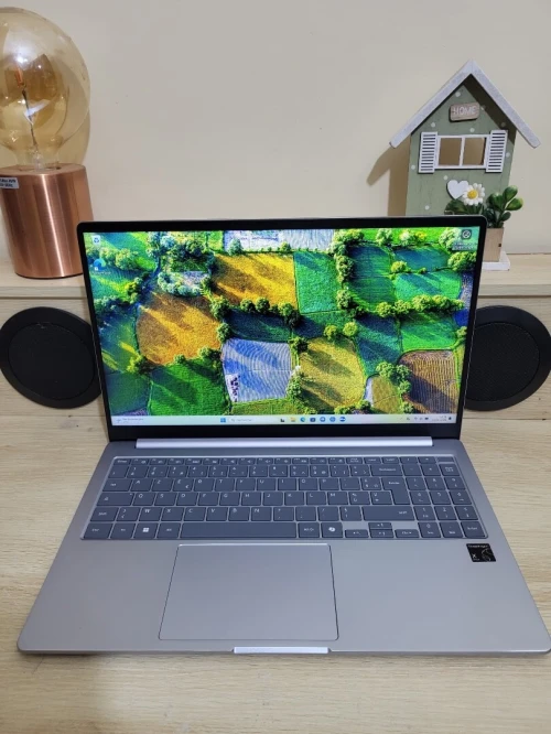 Samsung Galaxy Book4 Edge 15,6" Copilot+ | Snapdragon X Plus X1P42100 | 16GB RAM | 256GB SSD