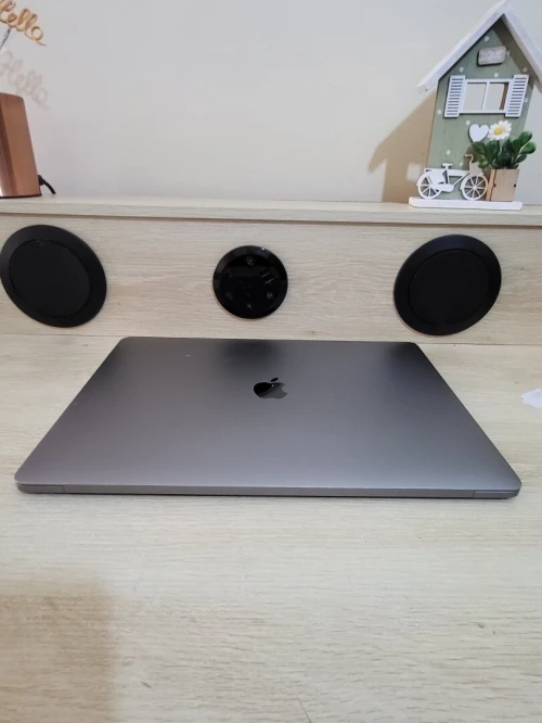 MacBook Pro 16" 2019 | CORE i7 | 16GB RAM | AMD RADEON PRO 555X 4GB | 256GB SSD | GAMME Workstation