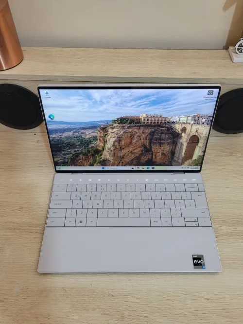 DELL XPS 9320 | EVO CORE i7-1260P | 16GB RAM | 512GB SSD | INTEL IRIS XE GRAPHICS