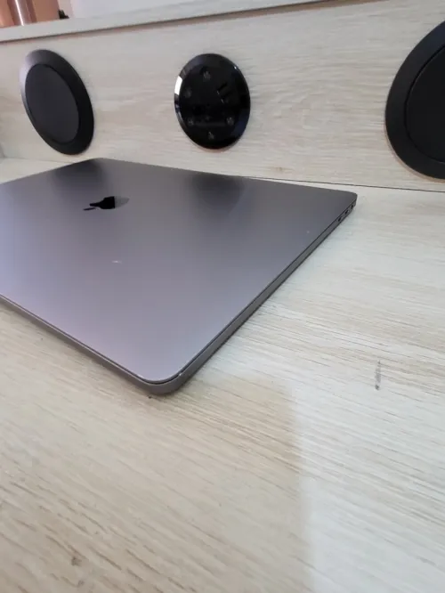 MacBook Pro 16" 2019 | CORE i7 | 16GB RAM | AMD RADEON PRO 555X 4GB | 256GB SSD | GAMME Workstation