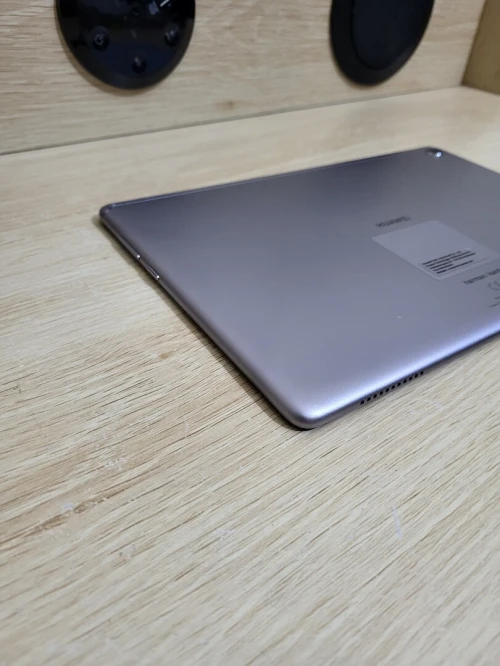 HUAWEI Mediapad M5 Lite Wi-FI Tablette Tactile 10.1" Gris 32GB - 3GB RAM - Bluetooth - Quatre Haut-parleurs