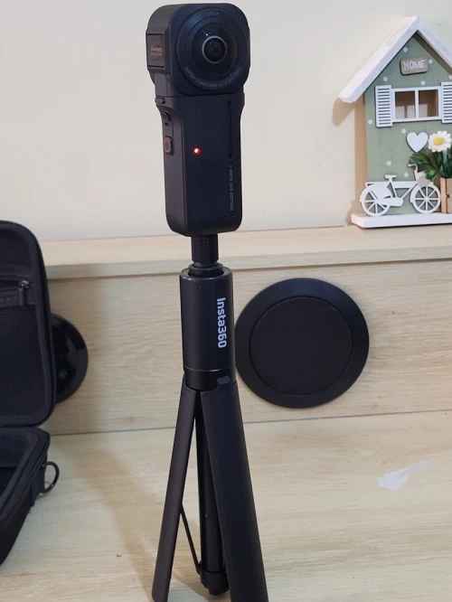 Insta360 One RS 1-inch 360 Edition - Caméra 360 VIDEO UHD 6K avec Deux capteurs 1 Pouce, co-conçue avec Leica, Photo 21MP, stabilisation FlowState, Faible luminosité de qualité, résistante à l'eau