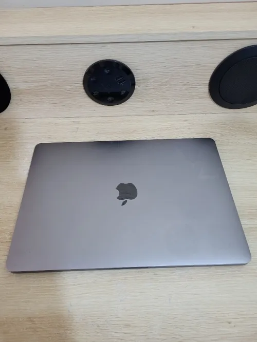 MacBook Pro Touch Bar Mid 2019 13-inch | INTEL CORE I5 QUATRE COEURS | 8GB RAM | 128GB SSD