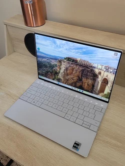 DELL XPS 9320 | EVO CORE i7-1260P | 16GB RAM | 512GB SSD | INTEL IRIS XE GRAPHICS