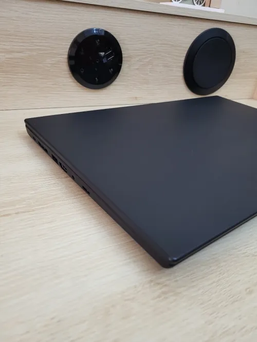 THINKPAD P53s 15.6 FHD | CORE i7 8565U | NVIDIA QUADRO P520 2GB | 8GB RAM | 256 NVME SSD