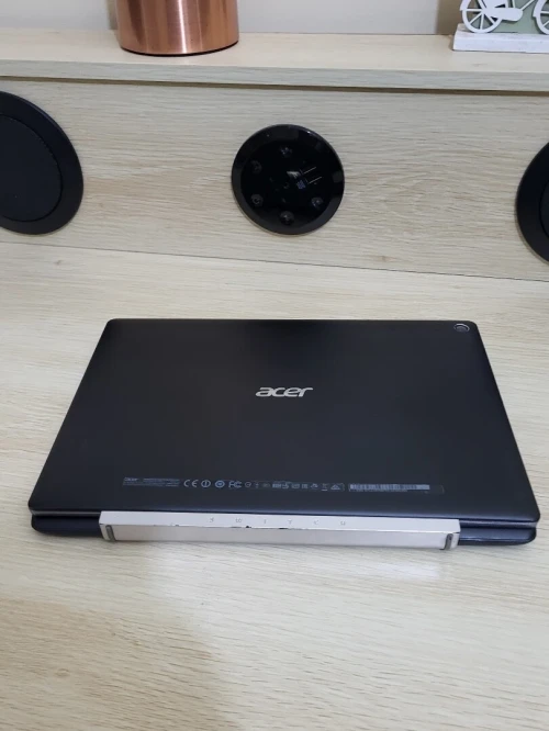 ACER Aspire Switch SW5-017 | Atom x5-Z8350 Hybride 2-en-1 10.1" Écran tactile | 4GB RAM | 64GB SSD 