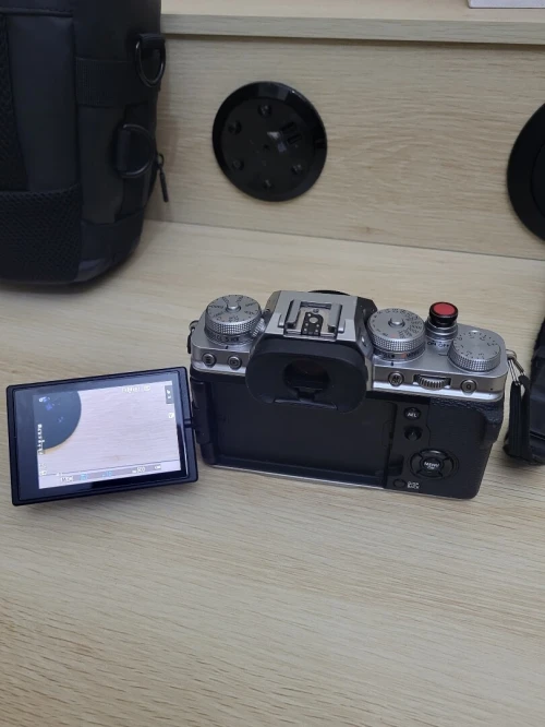 Fujifilm X-T4 sans miroir | 26Mpx | APS-C | 4K/UHD 60 pi/s | + OBLECTIF  TTARTISAN 27mm f/2.8 X AF