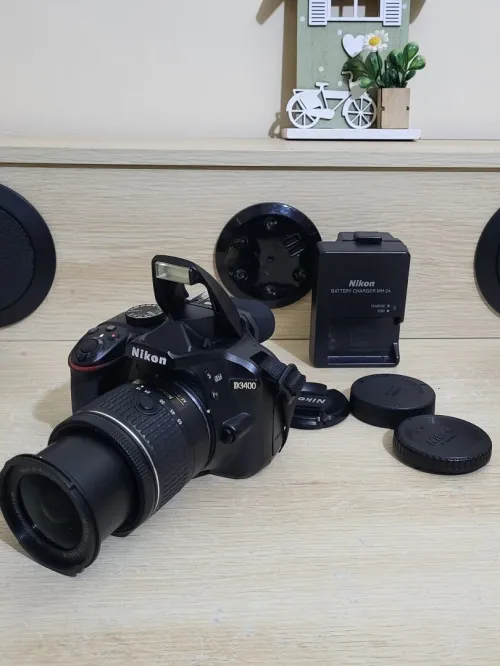Nikon D3400 Appareil Photo Numérique Réflex 24.2 Mpix + OBJECTIF Nikon AF-P DX Nikkor 18 55mm f 3.5 5.6 g vr