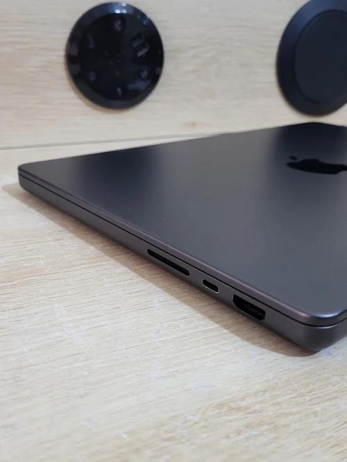 MacBook Pro M3 2024 Noir sidéral | PUCE M3 11 CORE | GPU 14 CORE | 18GB RAM | 512GB SSD | CYCLES 240 | CAPACITÉ BATTERIE 88%