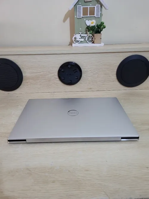 DELL XPS 9300 | CORE i7-1065G7 | 16GB RAM | 512GB NVMe SSD | INTEL IRIS XE GRAPHICS