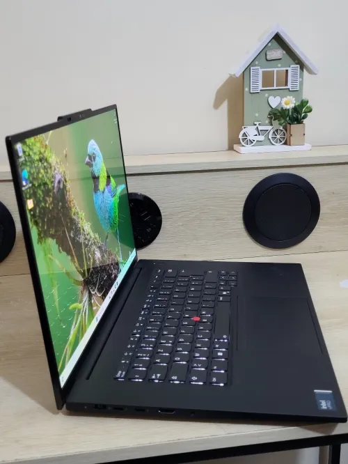 IA THINKPAD P1 | OLED UHD 4K TACTLE | CORE ULTRA 9-185H vPro | NVIDIA RTX 4070 8GB | 32GB RAM | 1TB NVMe | Workstation