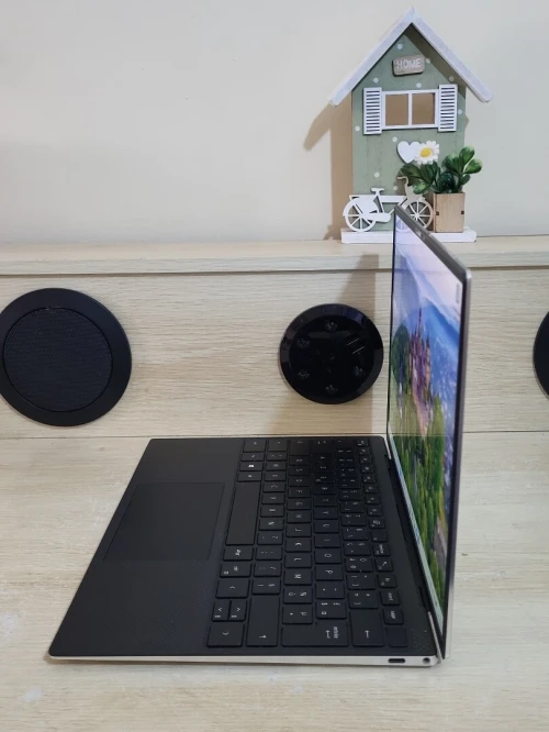 DELL XPS 9300 | CORE i7-1065G7 | 16GB RAM | 512GB NVMe SSD | INTEL IRIS XE GRAPHICS