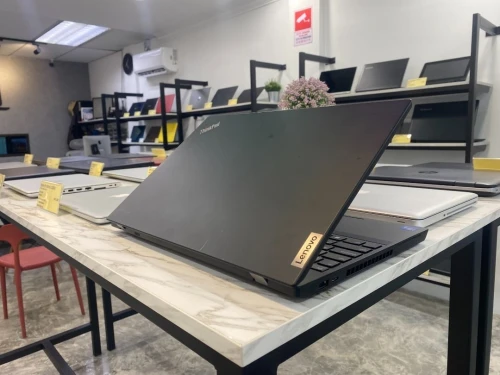 ThinkPad P15s GEN 2 | i7-1185G7 | NVIDIA QUADRO T500 4GB | 16GB RAM | 512 SSD | WORKSTATION | AZERTY