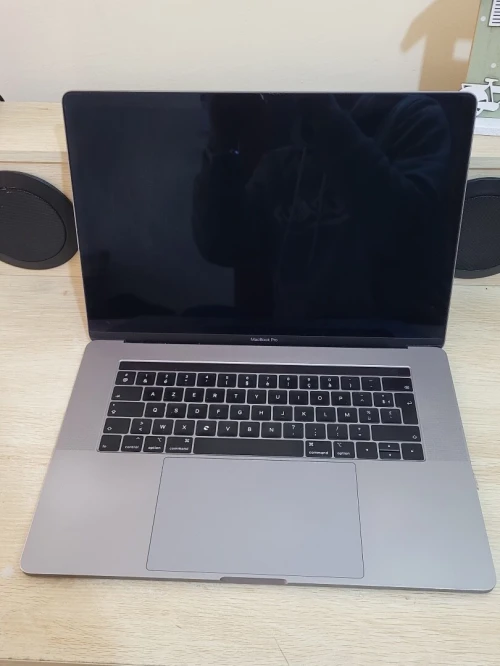 MacBook Pro 16" 2019 | CORE i7 | 16GB RAM | AMD RADEON PRO 555X 4GB | 256GB SSD | GAMME Workstation