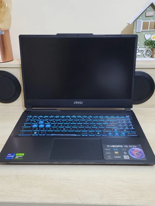 GAMING MSI Cyborg 144 Hz | CORE i7-13620H | NVIDIA RTX 4060 8GB | 512GB SSD | 16GB RAM |