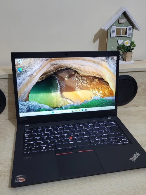 LENOVO THINKPAD P14S | RYZEN 7 PRO 5850U | 32GB RAM | 1TB SSD | RADEON PRO GRAPHICS 4GB