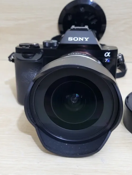 Sony Alpha 7S Hybride Plein Format Ultra vidéo 4K + Objectif Samyang AF 14mm F2.8 Full Frame