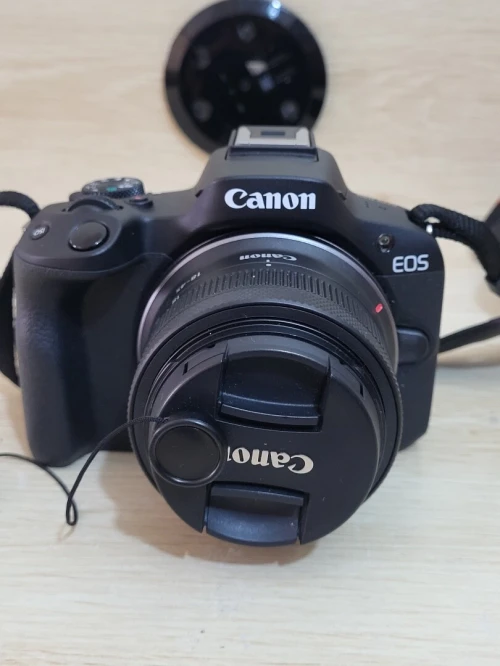 Canon EOS R50 hybride APS-C 24.2Mpx vidéo UHD 4K/30p WiFi + objectif RF-S 18-45mm F4.5-6.3 IS STM