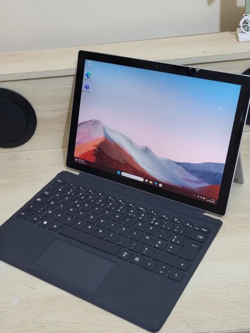 Surface Pro 7 + | i7 1165G7 | 32GB RAM | 1TB SSD | INTEL IRIS GRAPHICS