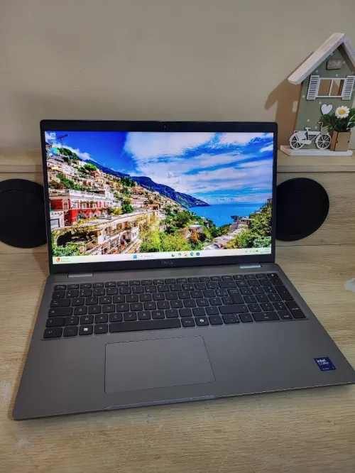 DELL PRECISION 3591 | CORE Ultra 7 165H | NVIDIA RTX 2000 ADA GEN 8GB | 1To NVMe SSD | 32GB RAM | WORKSTATION