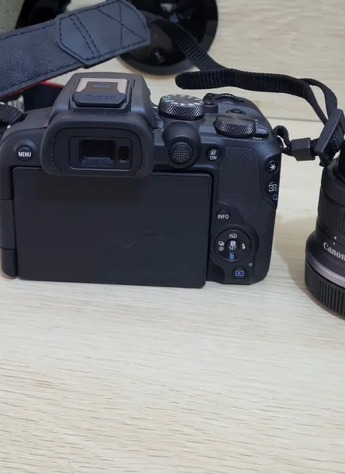 CANON EOS R10 hybride enregistrement en 4K UHD + objectif RF-S 18-45mm F4.5-6.3 IS STM NEUF