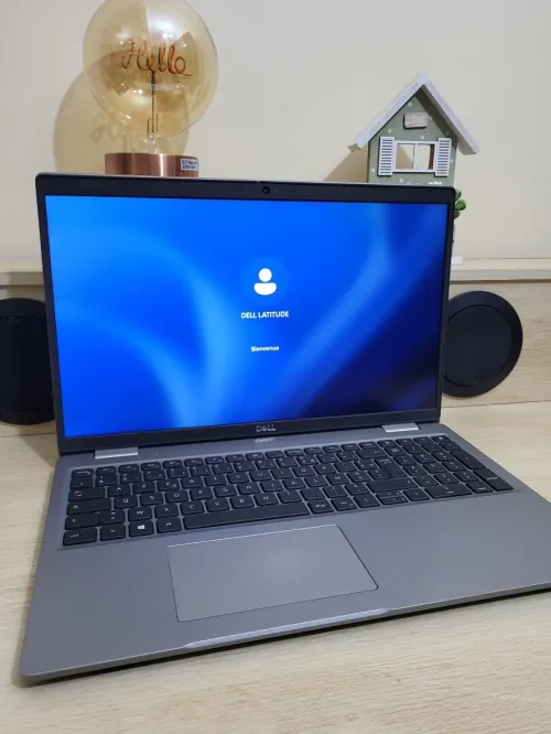 DELL LATITUDE 5520 | INTEL CORE i7 1165G7 | 16GB RAM | 256GB SSD | INTEL Iris Xe