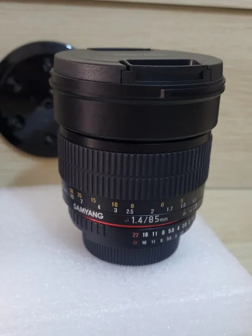 Samyang AE 85mm f/1.4 AS IF UMC plein format -APS-C Objectif portrait pour Nikon F D780 D3500 D850..