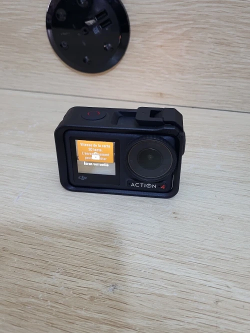 DJI Osmo Action 4 - Caméra d'Action étanche 4K/120 FPS Images saisissantes en Basse lumière 1770mAh