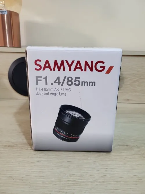 Samyang AE 85mm f/1.4 AS IF UMC plein format -APS-C Objectif portrait pour Nikon F D780 D3500 D850..