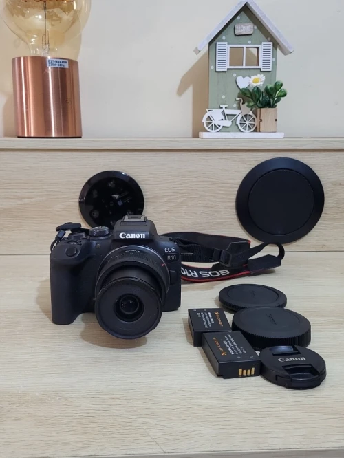 CANON EOS R10 hybride enregistrement en 4K UHD + objectif RF-S 18-45mm F4.5-6.3 IS STM NEUF