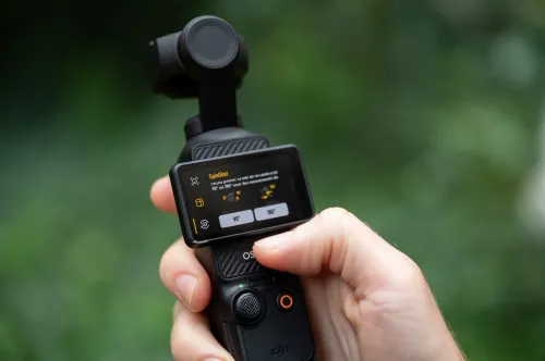 DJI Osmo Pocket 3 Créateur Combo Bundle, camera vlog CMOS 1'' et Vidéo 4K/120 ips, digital et petite, Stabilisation à 3 axes, Suivi Facial/Objet, MAP rapide, avec Micro pour un Son net