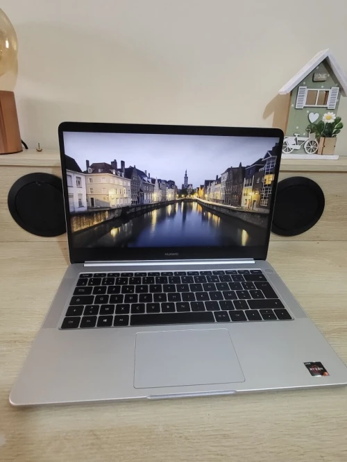 Huawei MateBook 14 POUCES FHD | Ryzen 5 2500U | 8GB RAM | 500GB SSD | Radeon VEGA 8 Mobile Graphics
