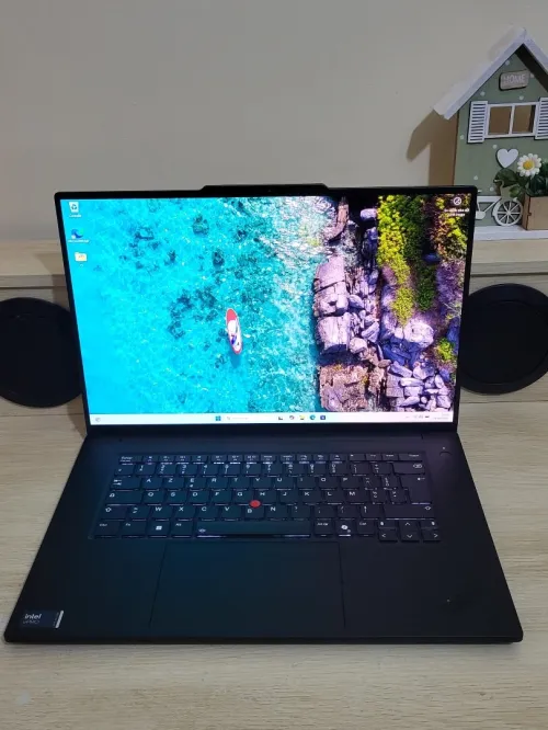 IA THINKPAD P1 | OLED UHD 4K TACTLE | CORE ULTRA 9-185H vPro | NVIDIA RTX 4070 8GB | 32GB RAM | 1TB NVMe | Workstation