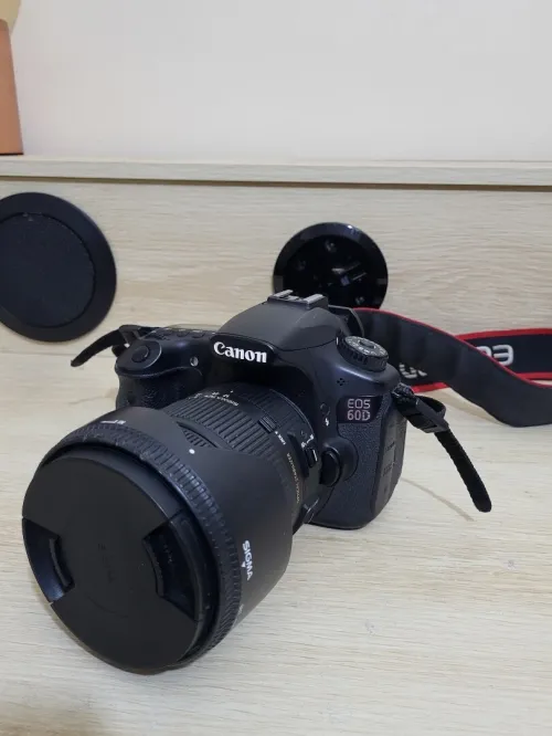 Canon EOS 60D Appareil photo Reflex 18 Mpix CMOS APS-C + Sigma EX 17-50mm - f/2.8 DC OS HSM 