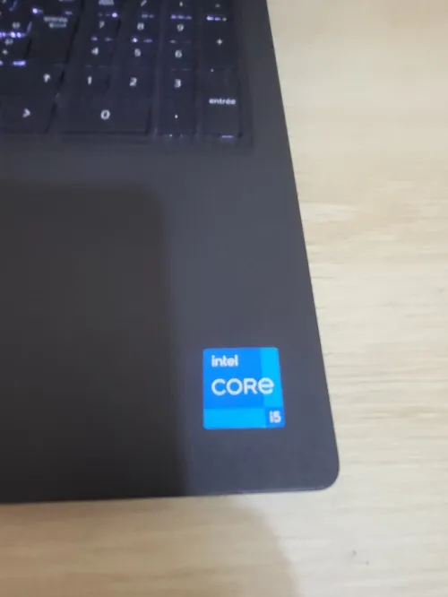 DELL LATITUDE 3520 15.6'' FHD | INTEL CORE i5 1135G7 | 8GB RAM | 256GB SSD | INTEL IRIS XE GRAPHICS